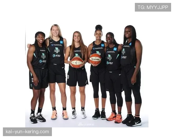 纽约自由人宣布，与助理教练完成续约，其以打造立体化边路进攻闻名